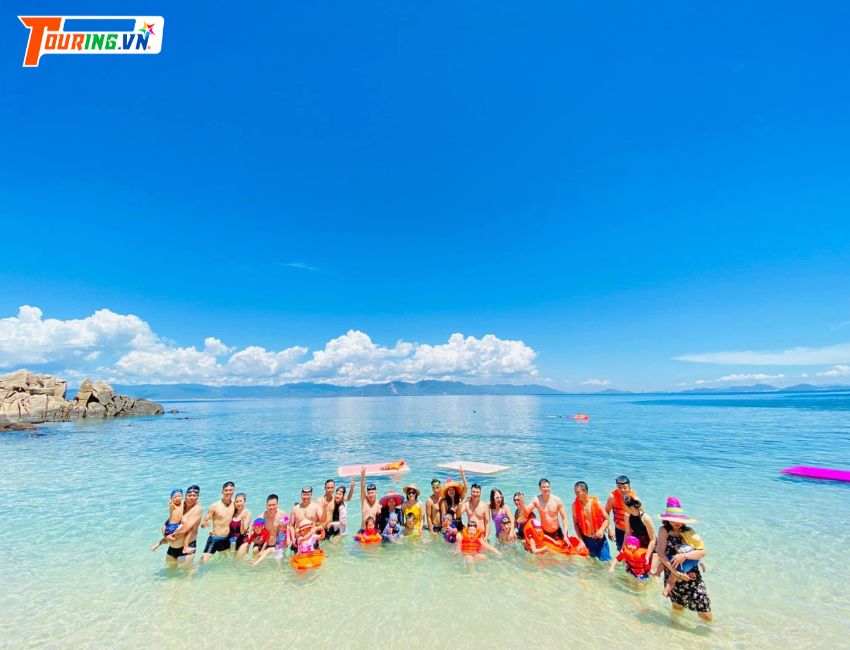 Tắm biển lặn ngắm San Hô Cù Lao Xanh